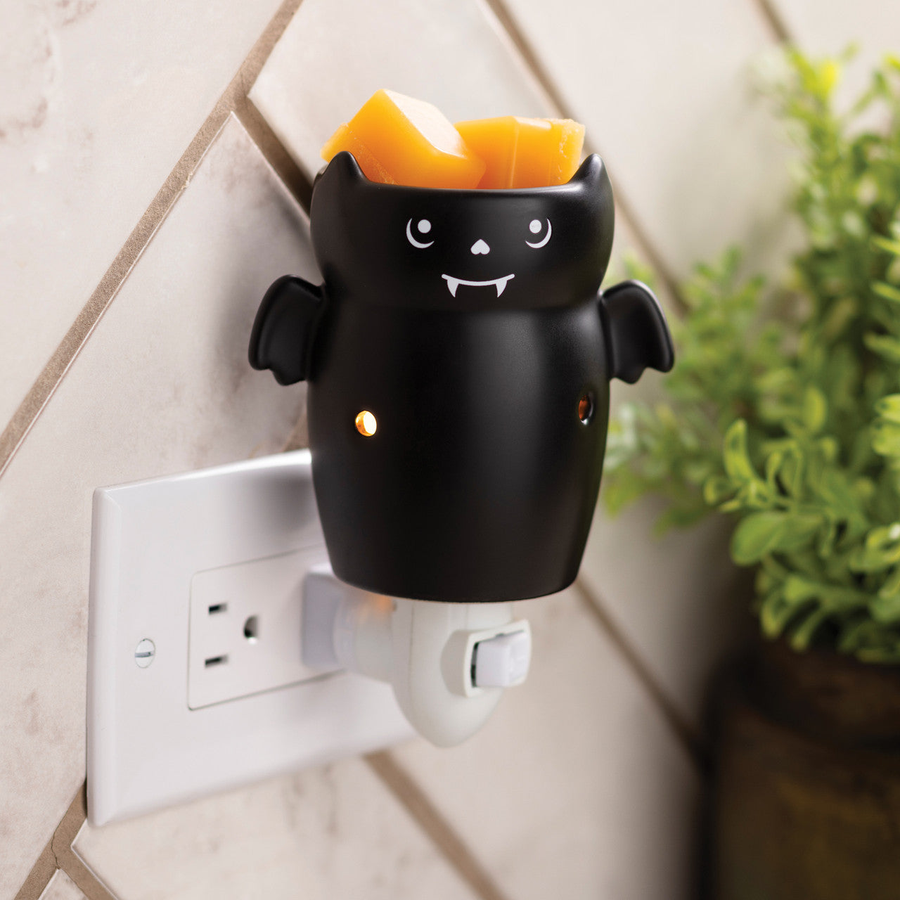 Maple Leaf WallScents™ Fragrance Warmer Pluggable
